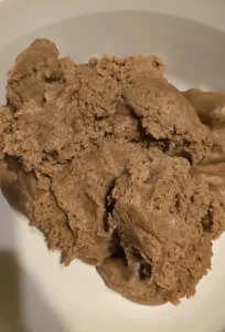 Ciasto gotowe do wałkowania i pieczenia.