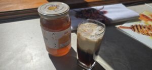 Zimne i przepyszne Cold Brew z miodem