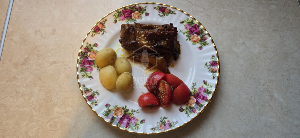 Żeberka pieczone w miodzie - przepis z pasieki - Pasieka na Roztoczu