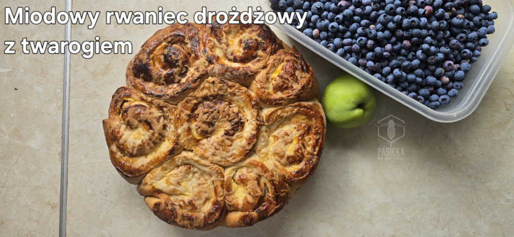 Miodowy rwaniec drożdżowy z twarogiem - lepszy niż ze sklepu! - Pasieka na Roztoczu