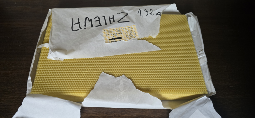 Świeży zapas pachnącej węzy pszczelej